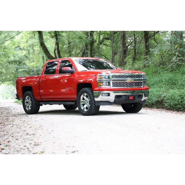 Rough Country 2 Inch Leveling Kit - Loaded Strut - Chevy GMC 1500 (14-18)